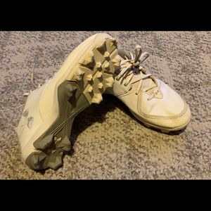 Woman’s Softball cleats
